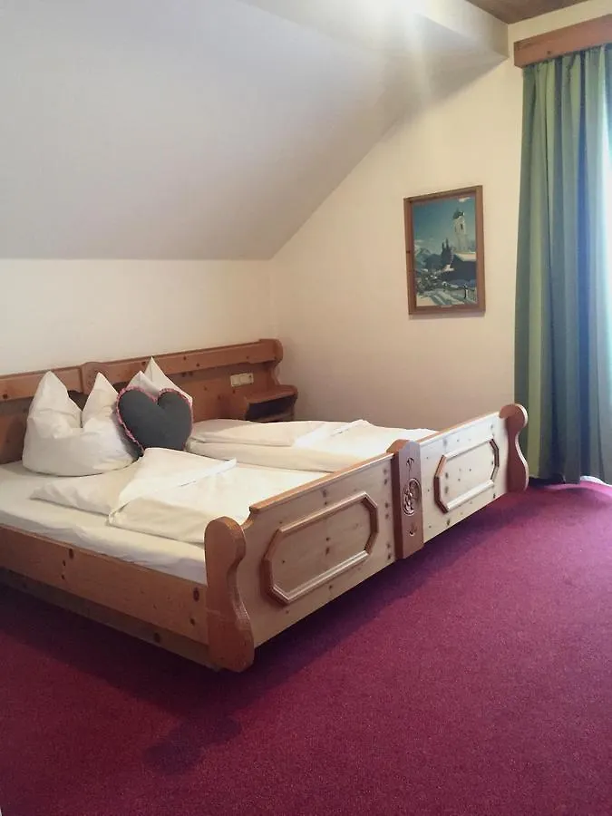Landgasthof Kirchmayer Farchant 2*,